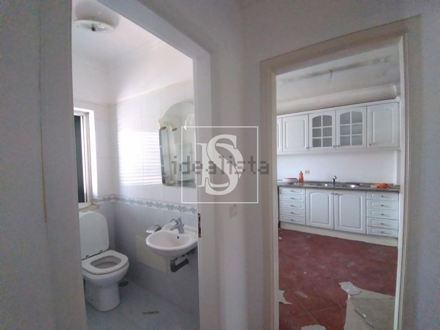 小楼房或独栋别墅出售在Rio Mouro Velho - Alto do Forte - 卫生间