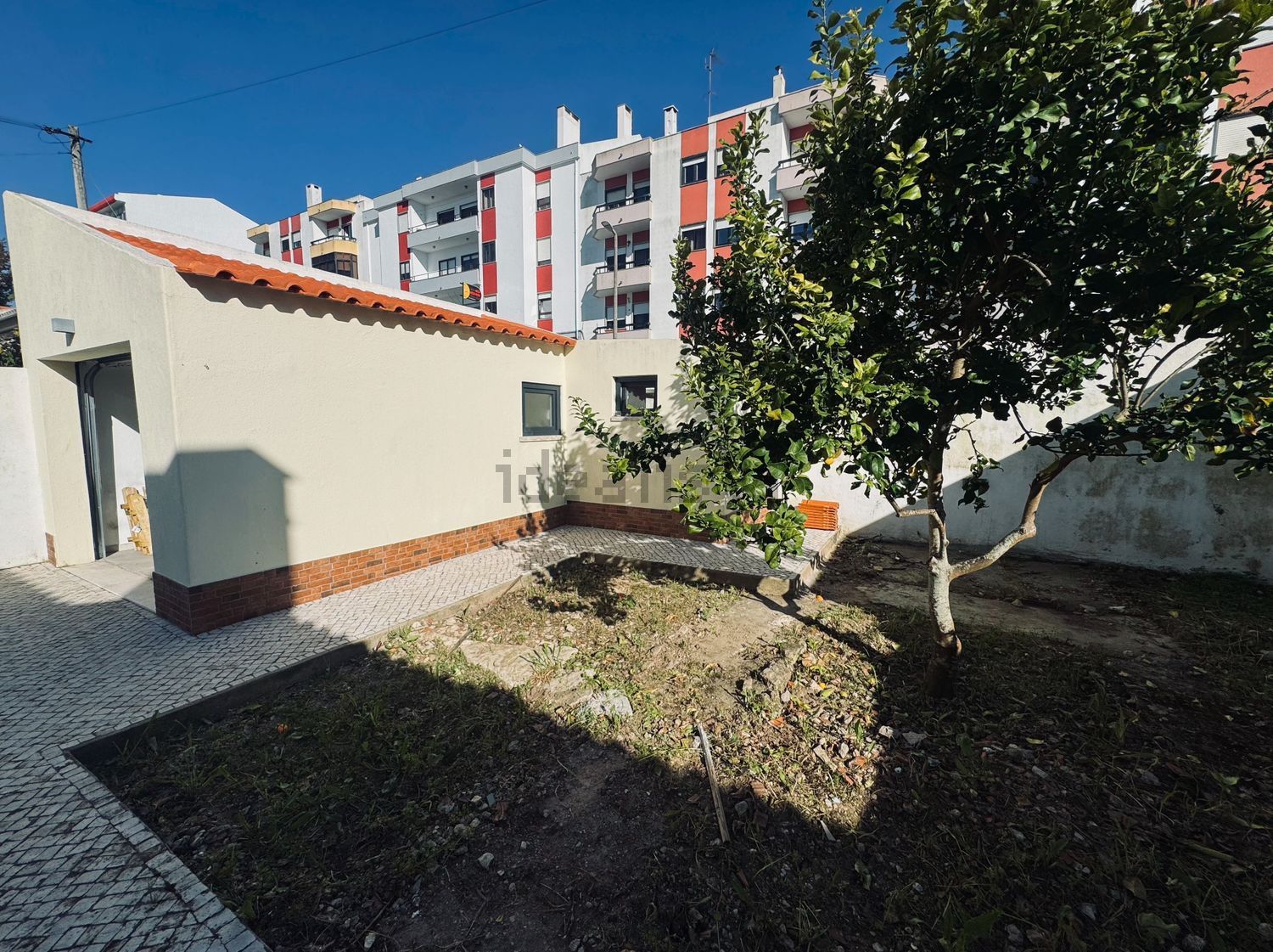 出租双拼别墅在Rua Barbosa Du Bocage, 4 - 外立面