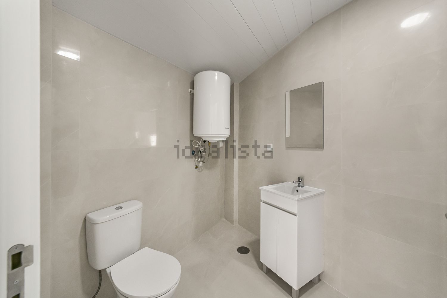 出租t0（单人公寓）在Rua José Ferreira Pio - 卫生间