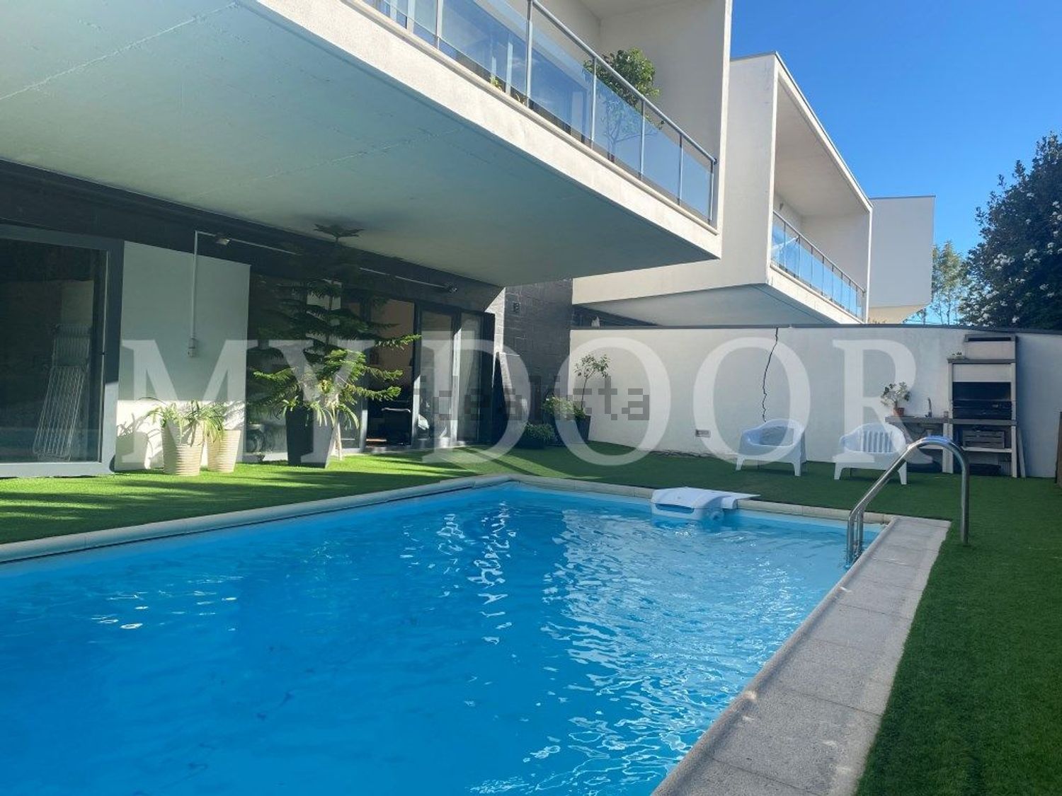 小楼房或独栋别墅出售在Santo Antão e São Julião do Tojal - 游泳池