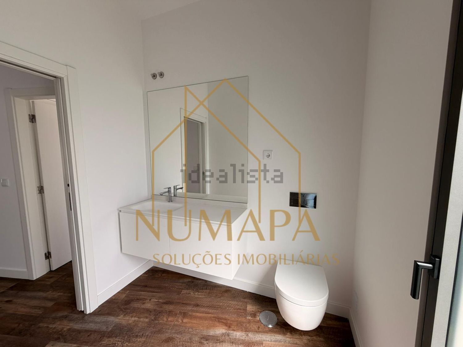 小楼房或独栋别墅出售在Rua Mário Sá - 卫生间