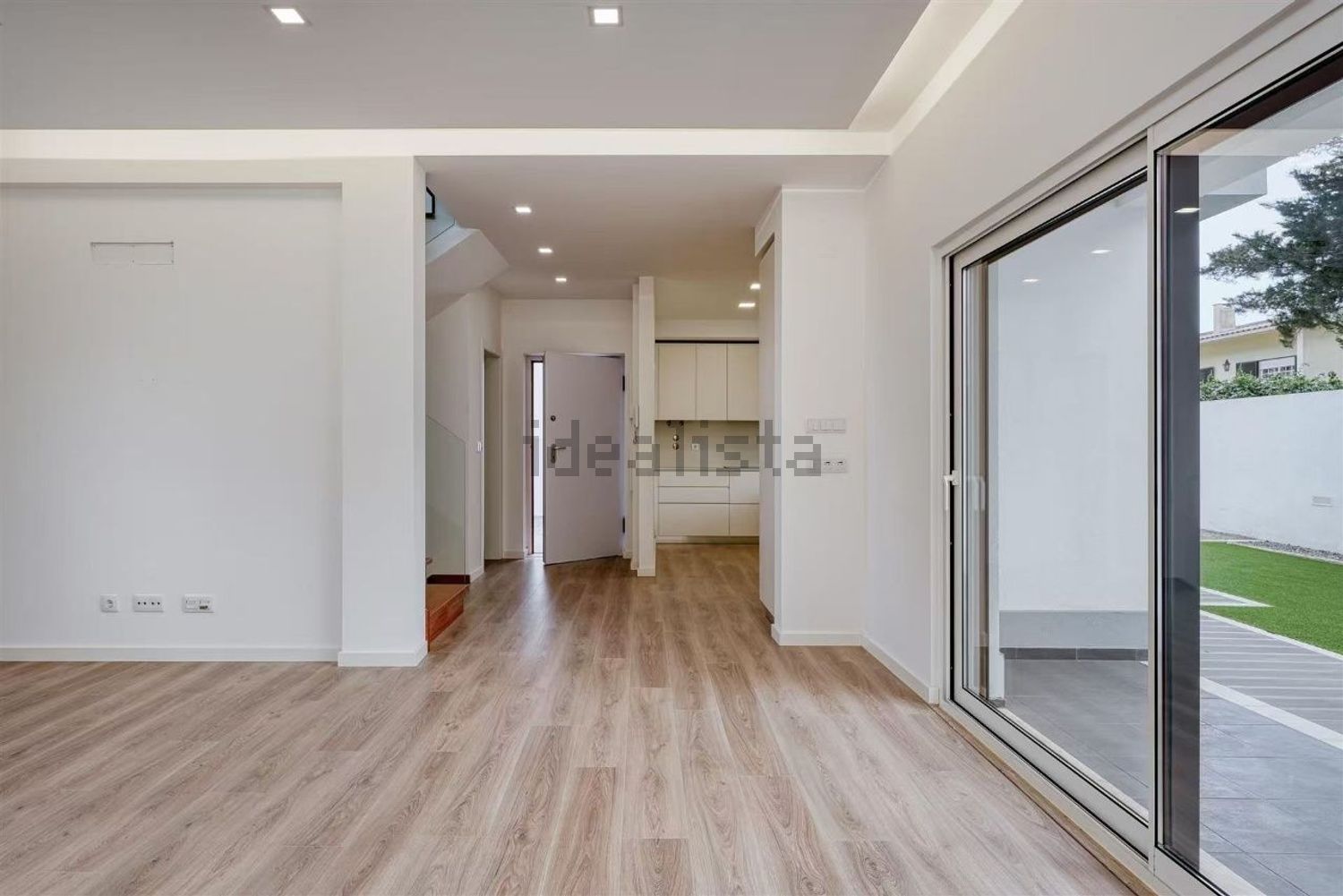 出租小楼房或独栋别墅在Praceta Santa Rita de Cássia - 客厅