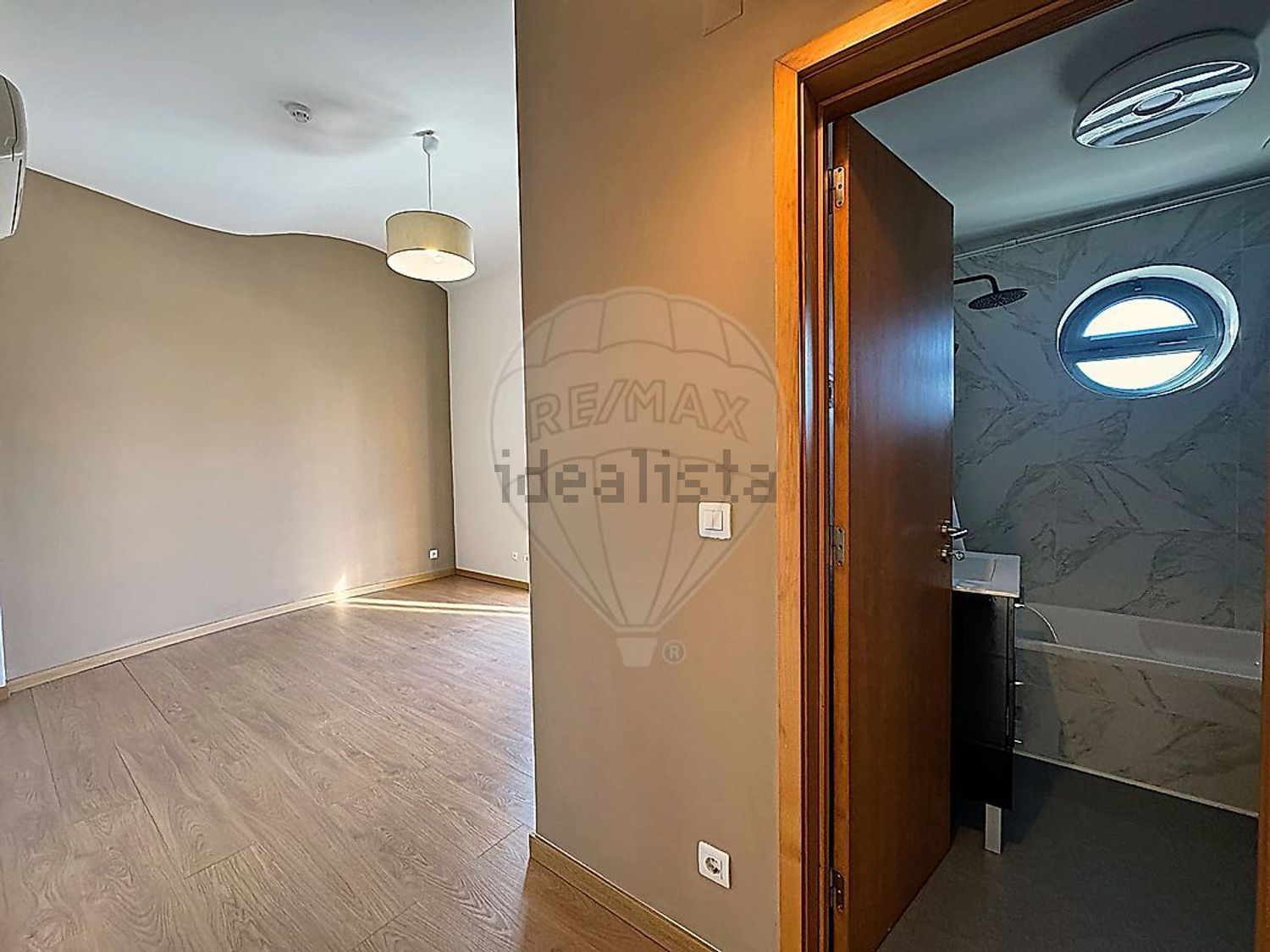 出租小楼房或独栋别墅在Rua Rosa Ramalho, 31 - 过道