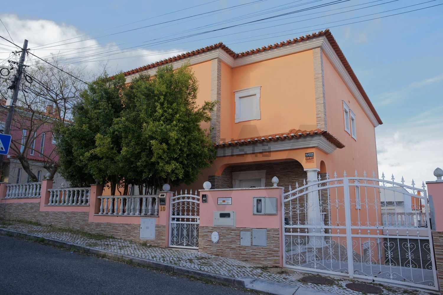 小楼房或别墅出售在Rua dos Eucaliptos s/n - 外立面