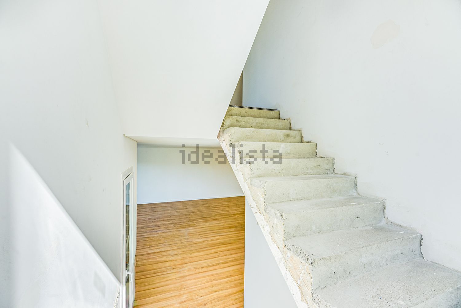 小楼房或独栋别墅出售在Santa Iria de Azoia - São João da Talha - Bobadela - 详情