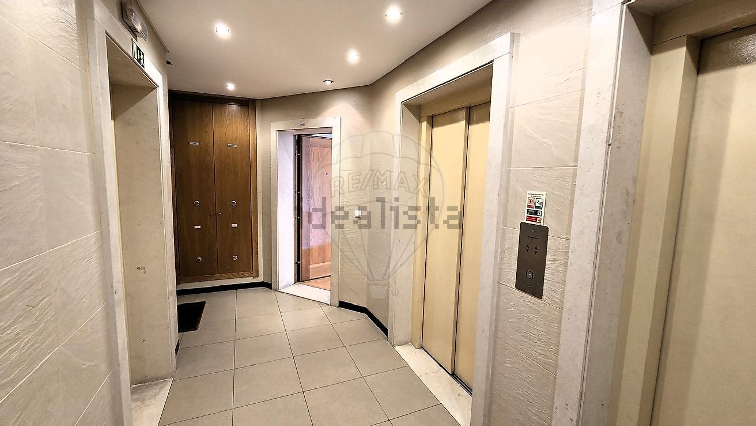 出租公寓 t3在Rua Marechal António de Spínola - 过道