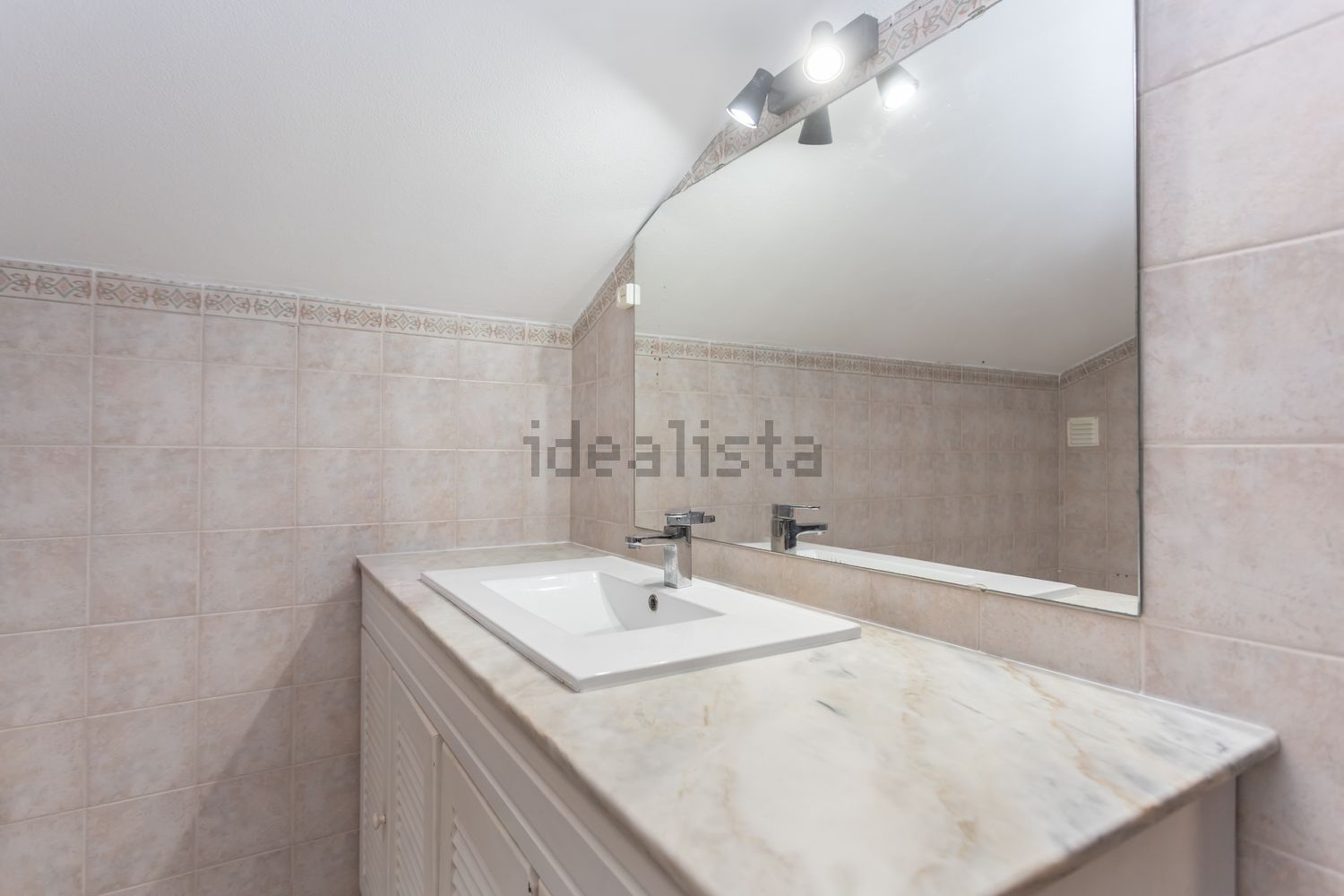 双拼别墅出售Quinta do castelo do Outeiro .- Rua 1º Maio - 卫生间