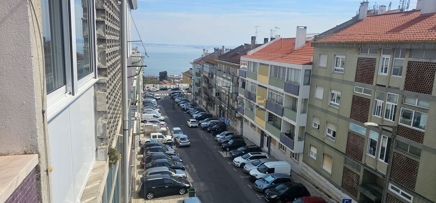 出租顶层公寓在Rua General Justiniano Padrel, 14 - 视线