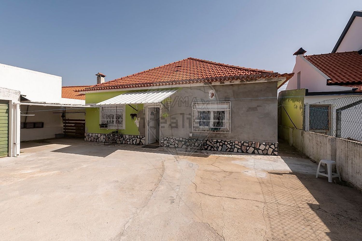 小楼房或独栋别墅出售在Rua Bento de Jesus Caraça - 外立面