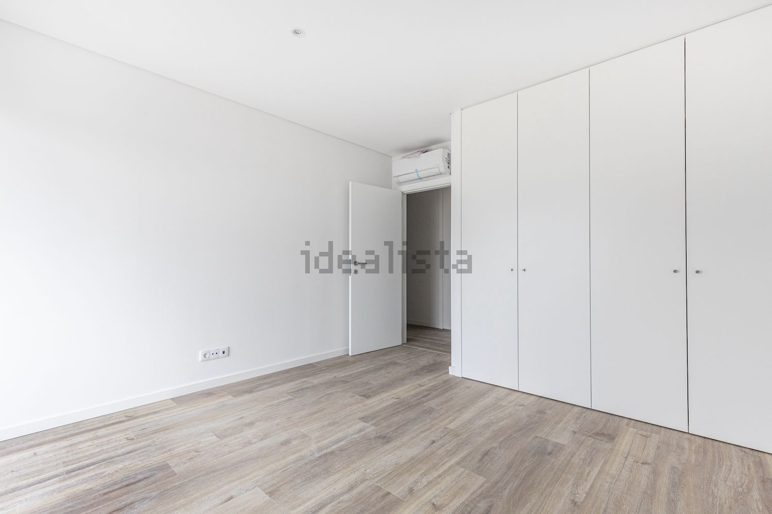 顶层公寓出售在Rua Nicolau Breyner, 9 - 居住