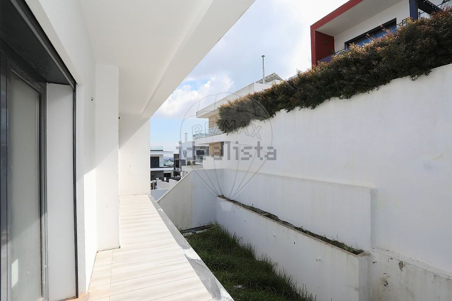 小楼房或独栋别墅出售在Rua das Flores - 阳台