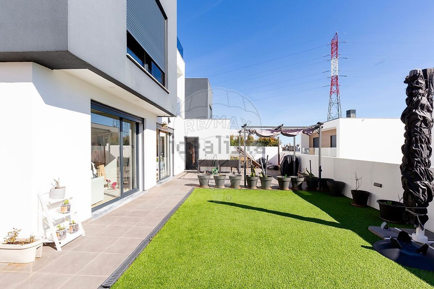 小楼房或独栋别墅出售在Rua e - 照片