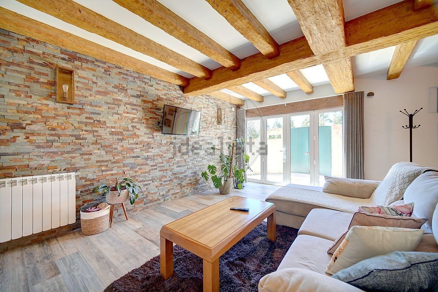 小楼房或独栋别墅出售在São Quintino - 阳台