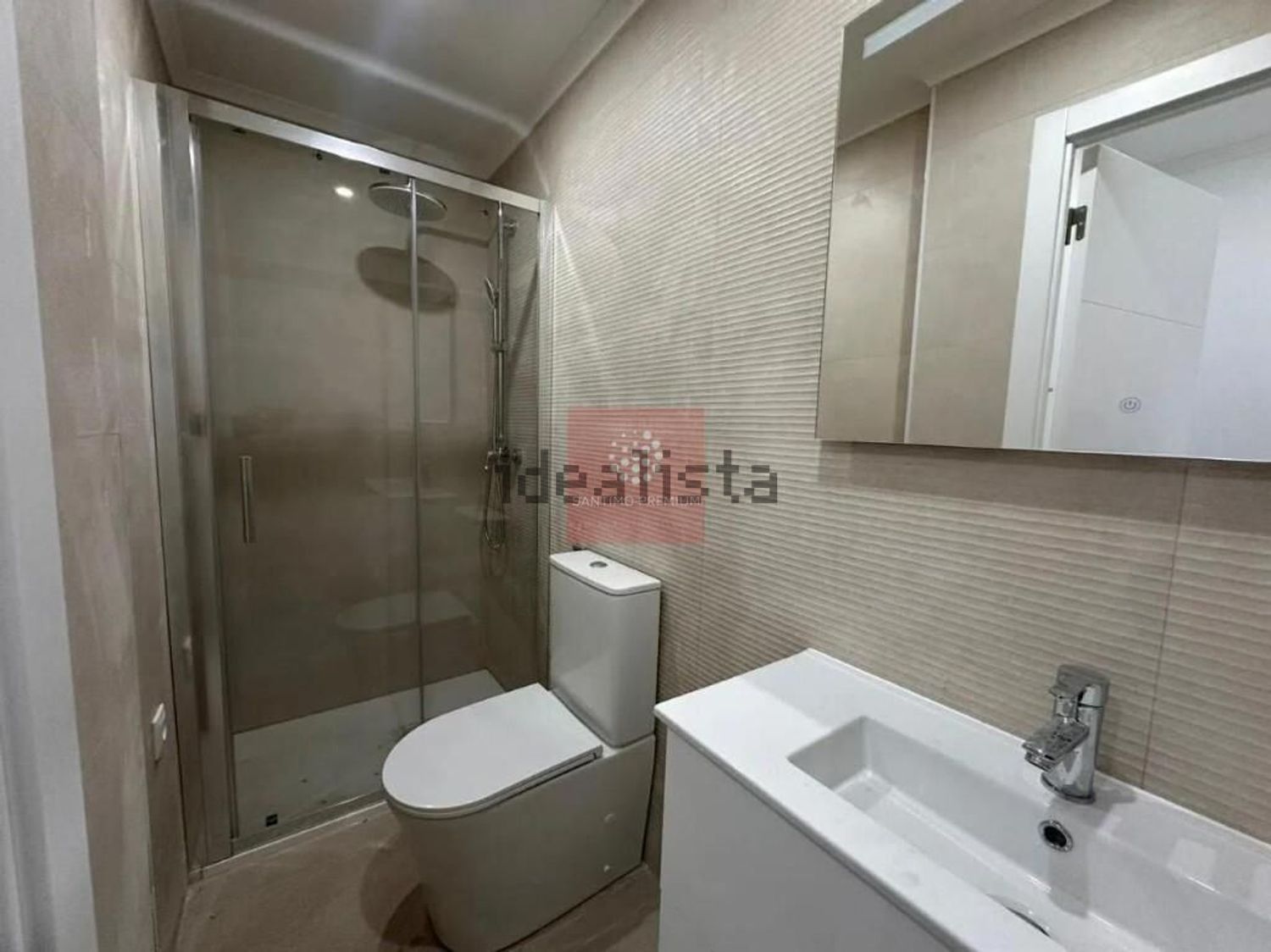 公寓 t1出售在Rua Elias Garcia s/n - 卫生间