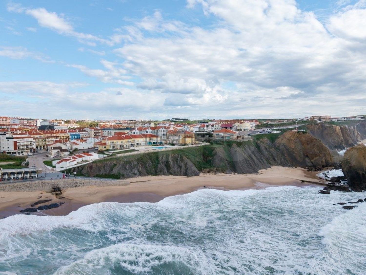 小楼房或独栋别墅出售在Rua José Joaquim de Miranda - 视线