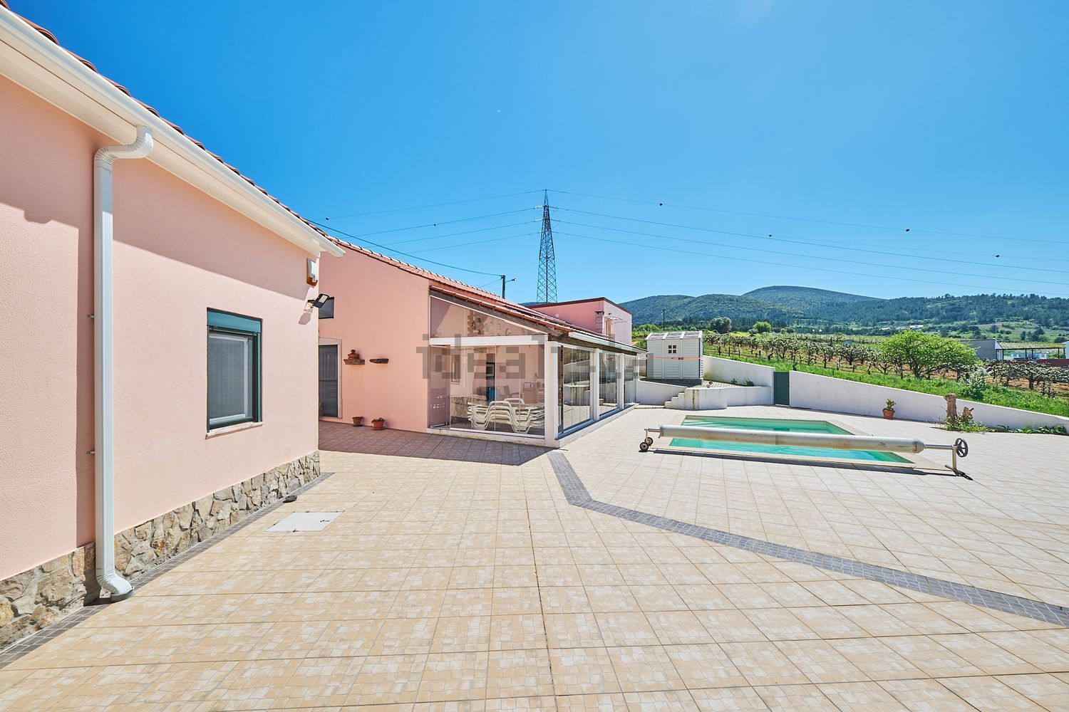 小楼房或独栋别墅出售在Rua da Bica - 游泳池