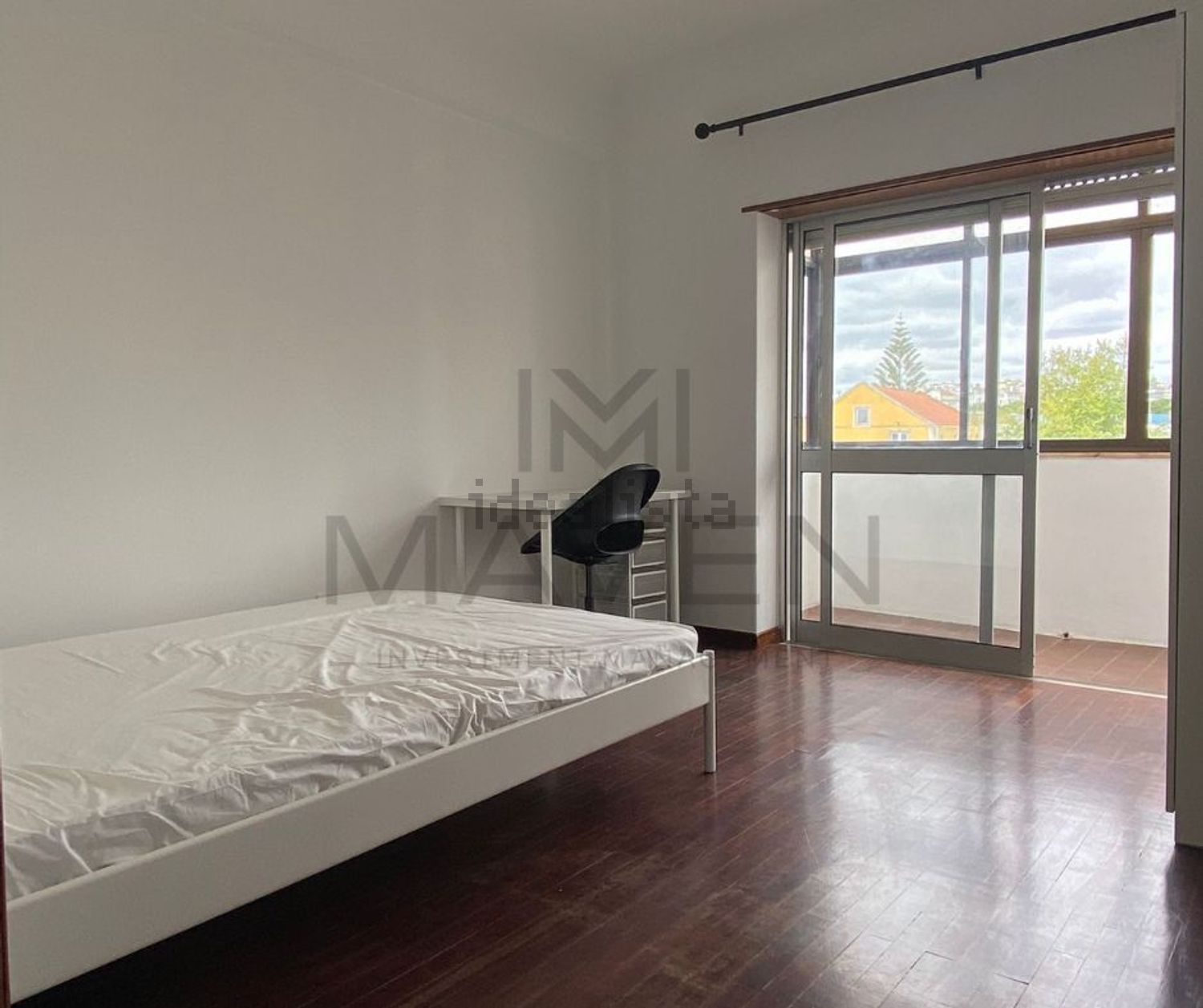 出租顶层公寓在Avenida Professor Rui Luís Gomes - 卧室