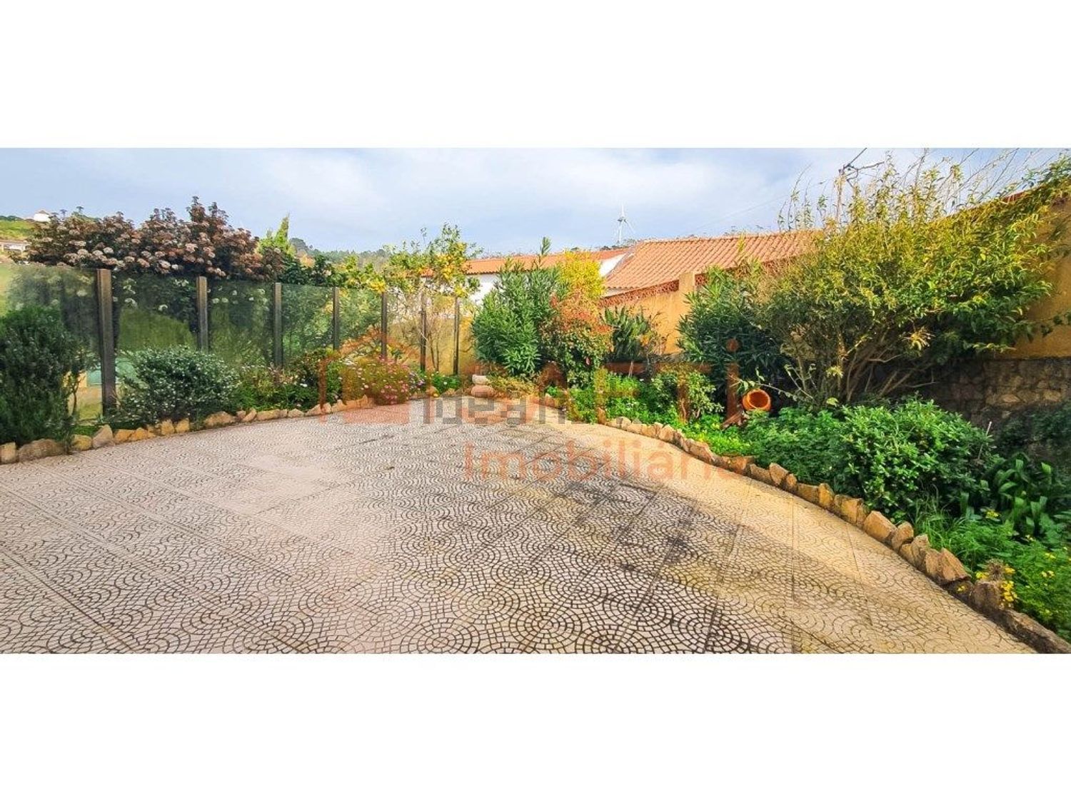 小楼房或独栋别墅出售在São Bartolomeu dos Galegos e Moledo - 花园