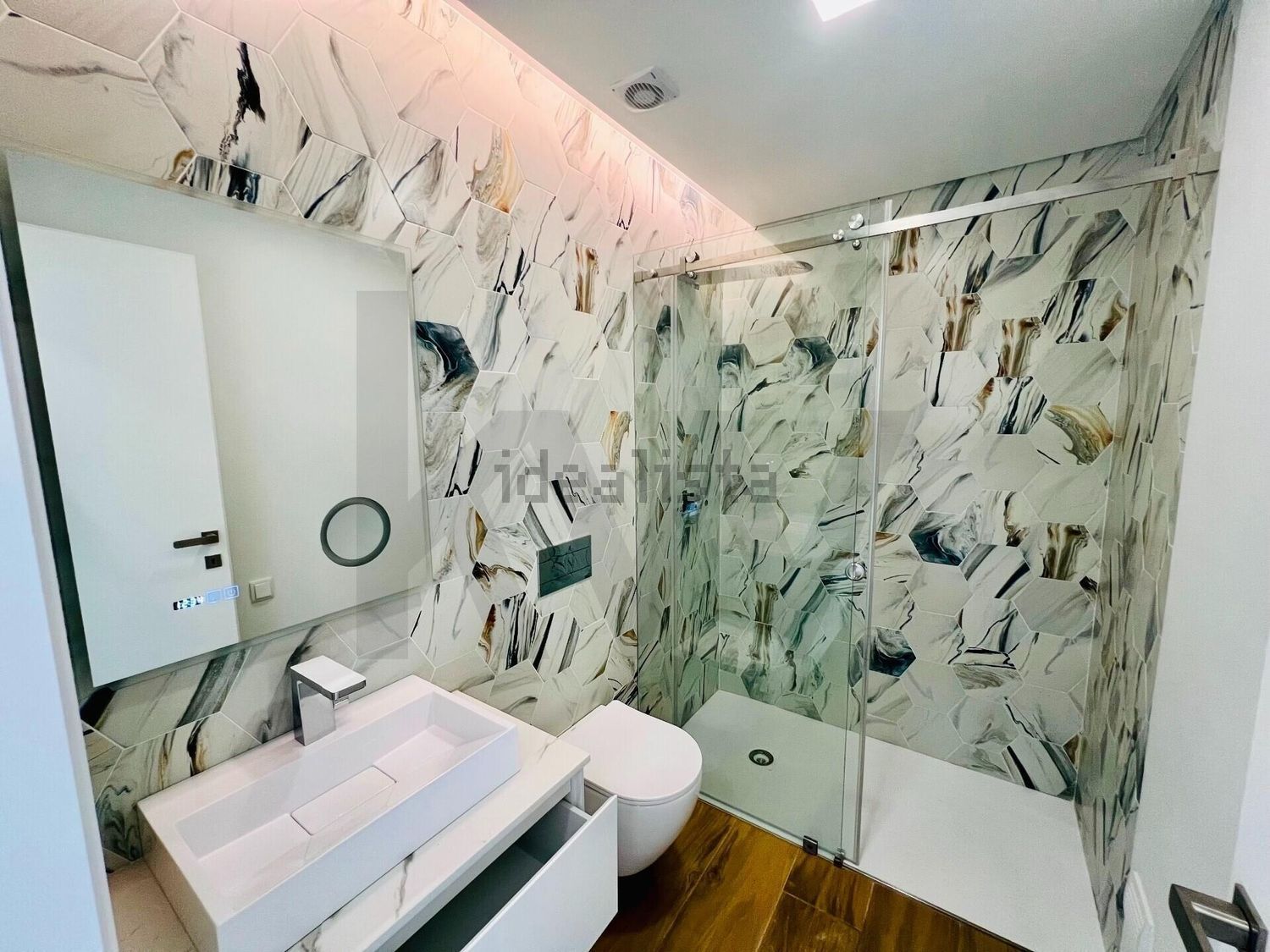 小楼房或独栋别墅出售在Rua das Salemas s/n - 卫生间