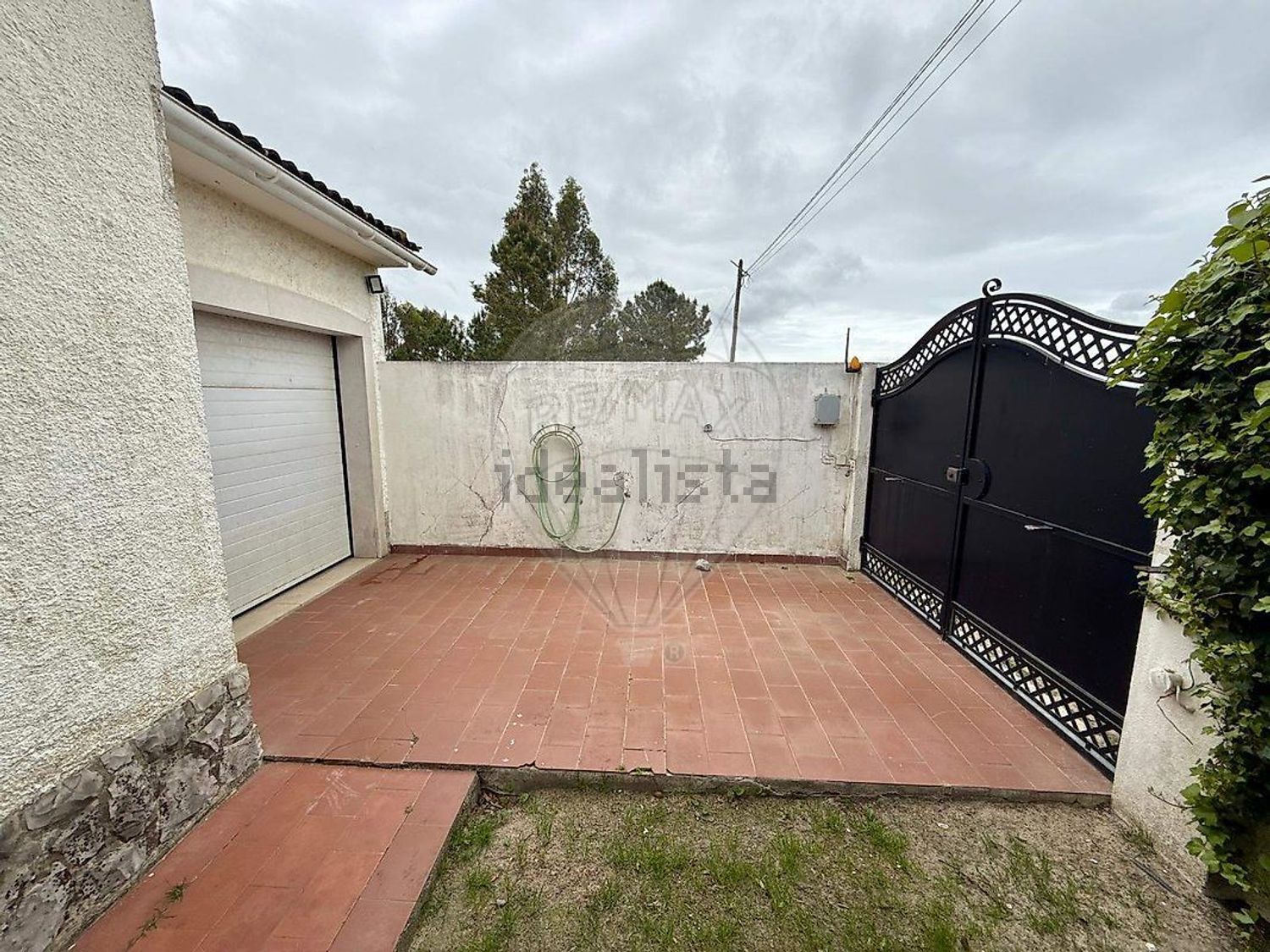 小楼房或独栋别墅出售在Rua 18 - 阳台