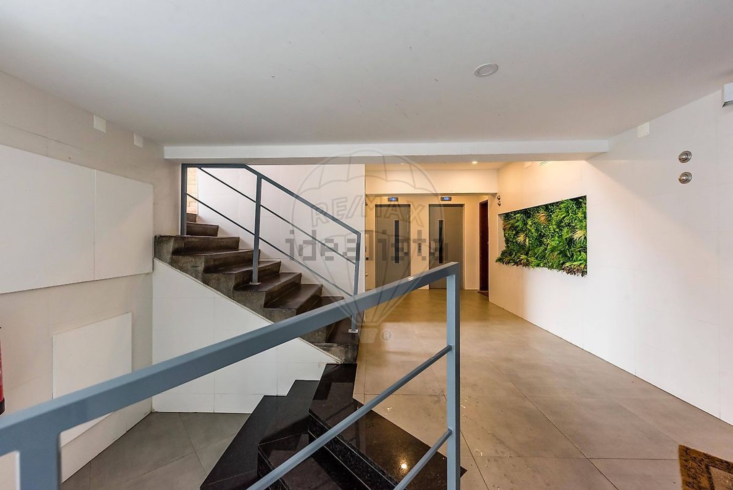 公寓 t4出售在Rua Capitão Tenente Oliveira e Carmo - 详情