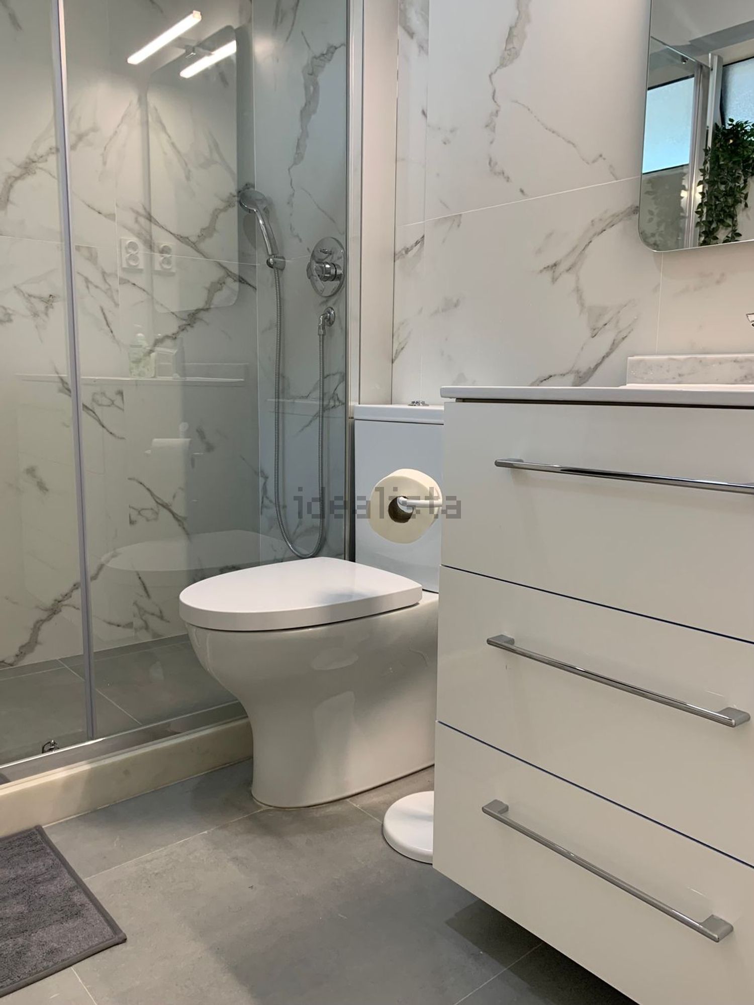 出租房间在Rua Sargento Armando Monteiro Ferreira, 35 - 卫生间