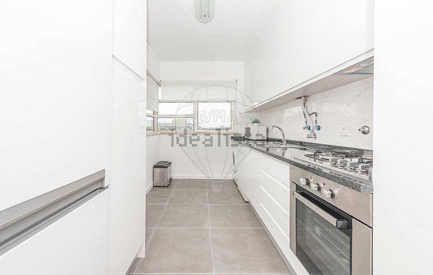 出租公寓 t2在Rua Álvaro Benamor - 厨房