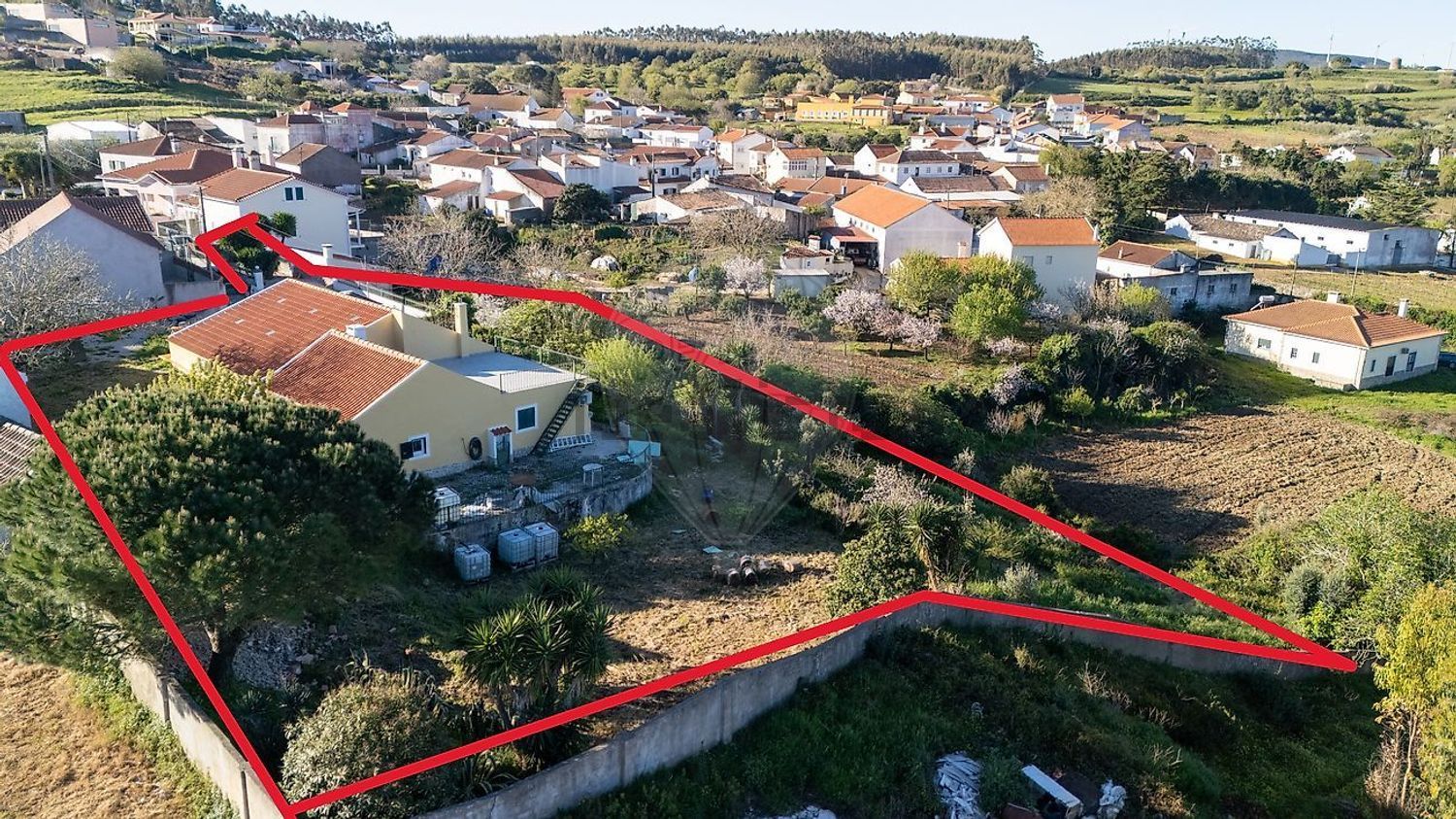 小楼房或独栋别墅出售在São Quintino - 照片