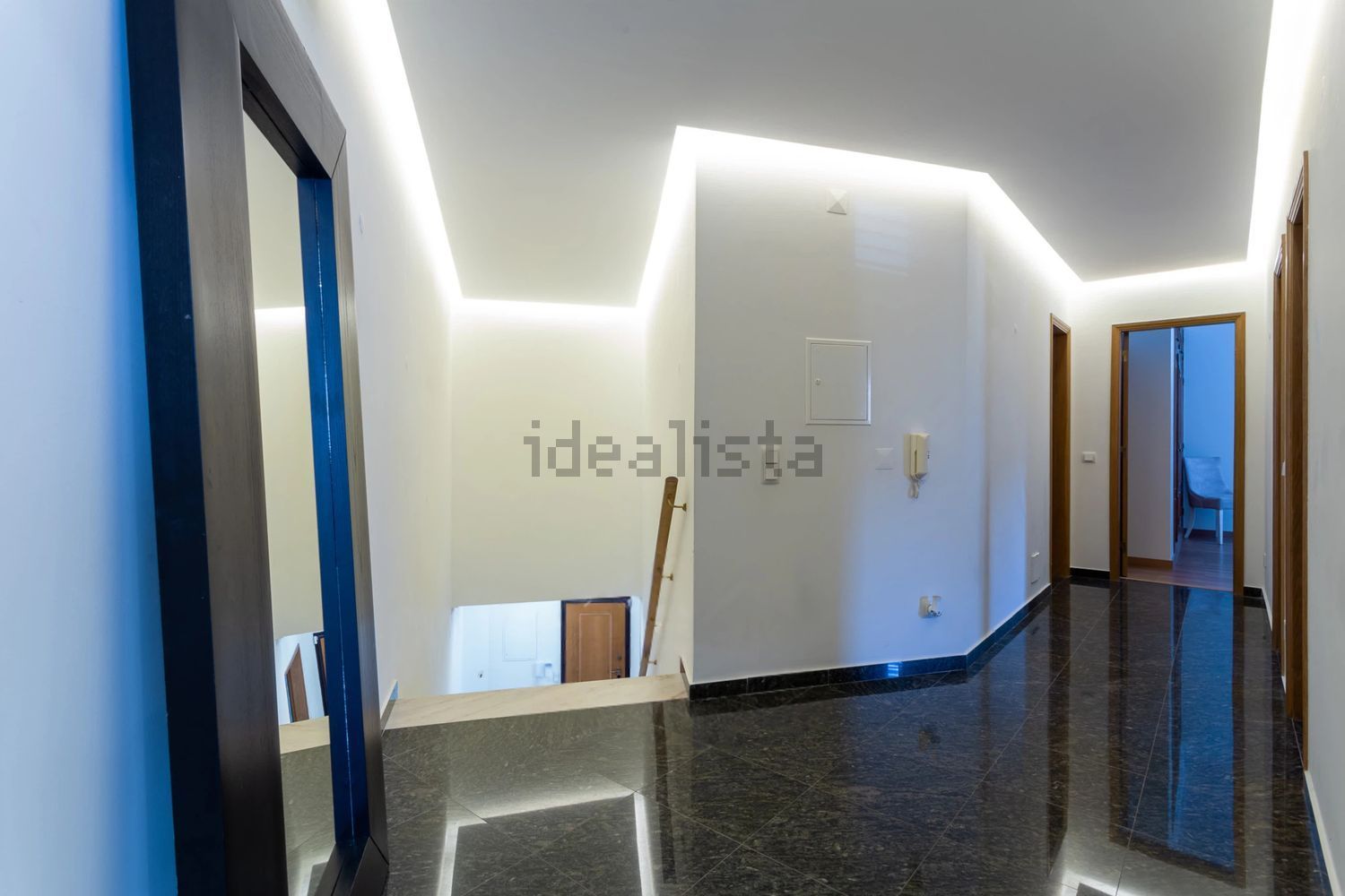 小楼房或独栋别墅出售在Rua do Alecrim - 过道