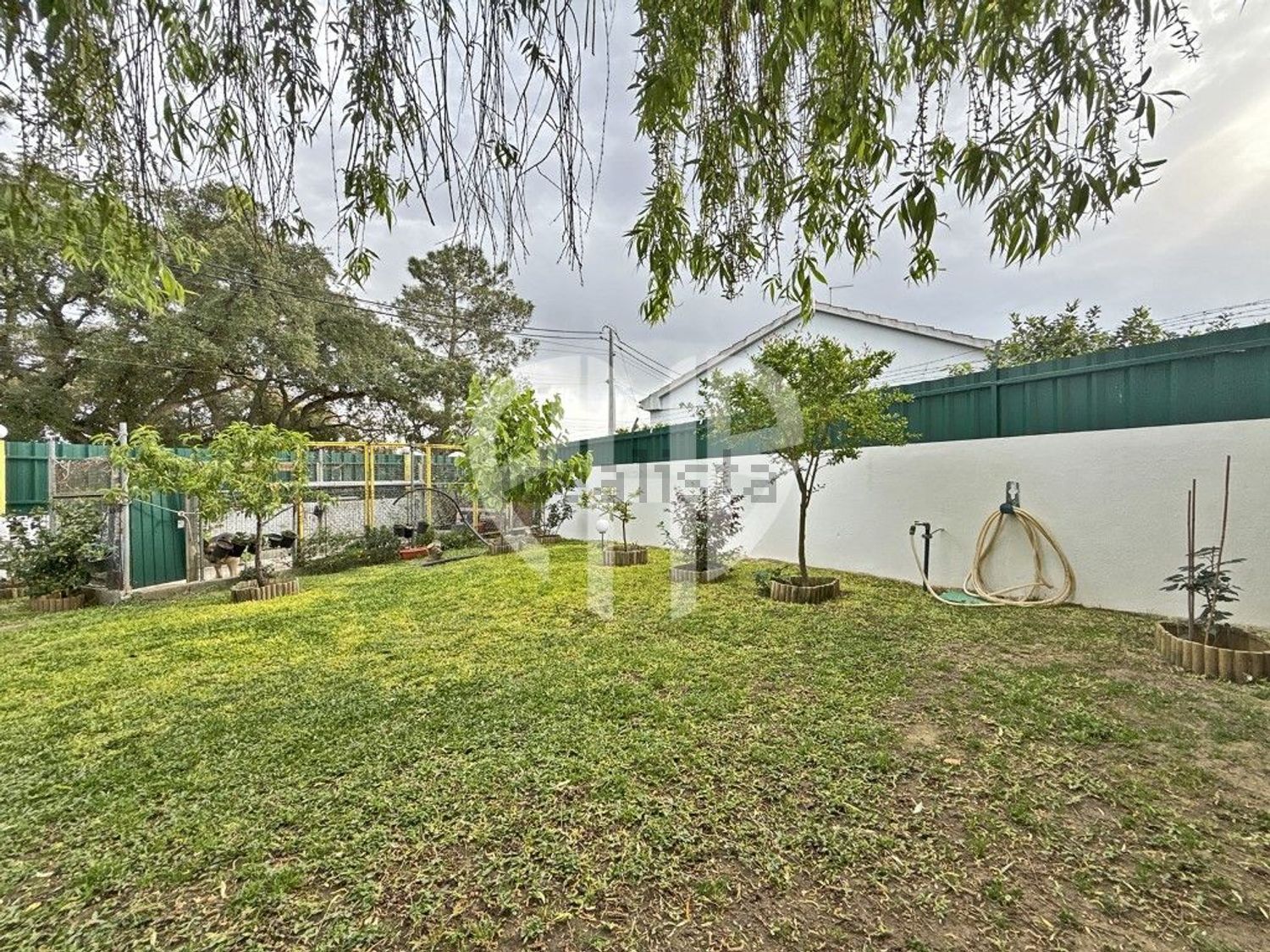 小楼房或独栋别墅出售Cm1029 - 花园