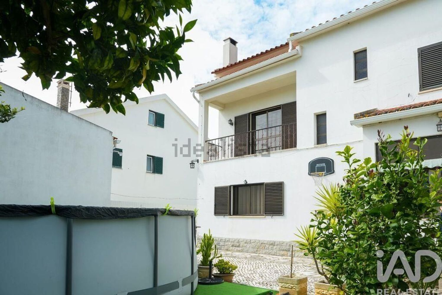 小楼房或独栋别墅出售在Carregado e Cadafais - 外立面