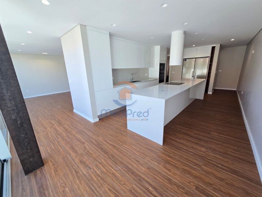 小楼房或独栋别墅出售在Pontinha e Famões