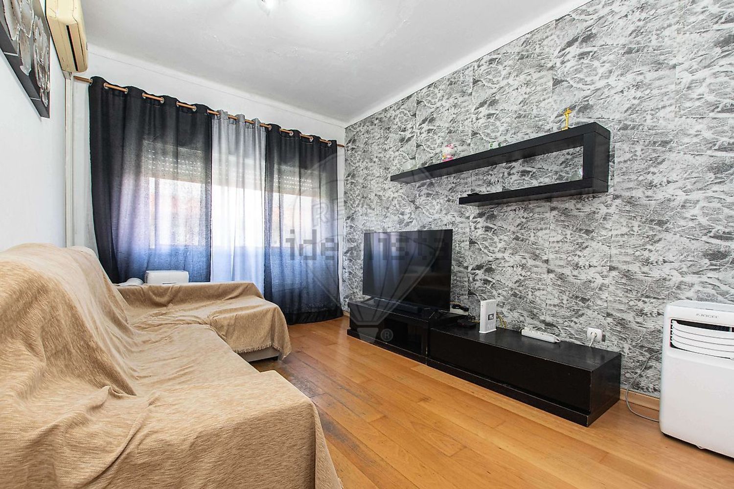 公寓 t2出售在Rua Piloto Nascimento Costa - 客厅