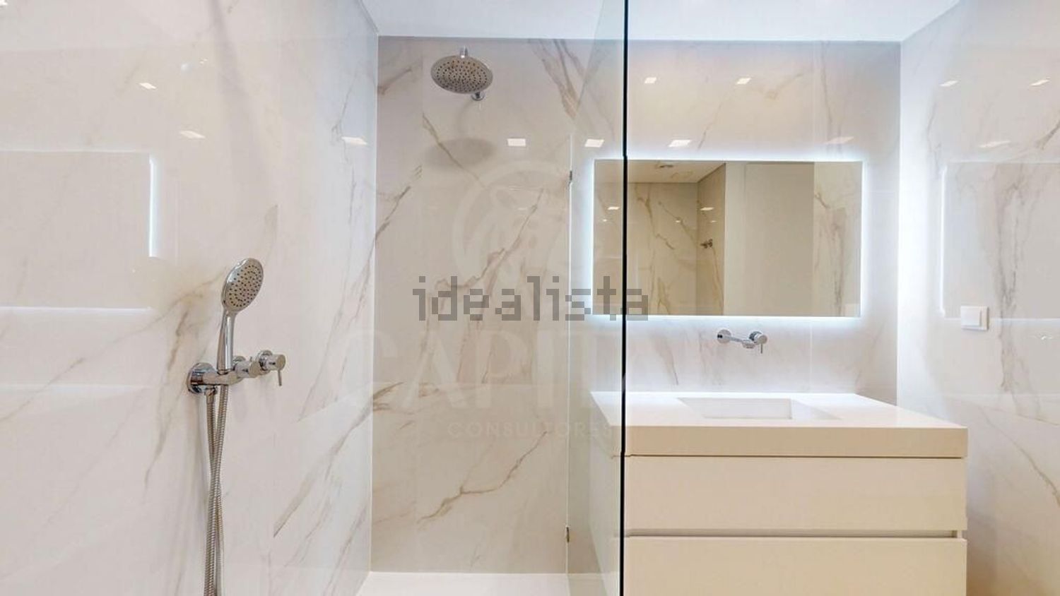 小楼房或独栋别墅出售在Rua da Calheta - 试衣间