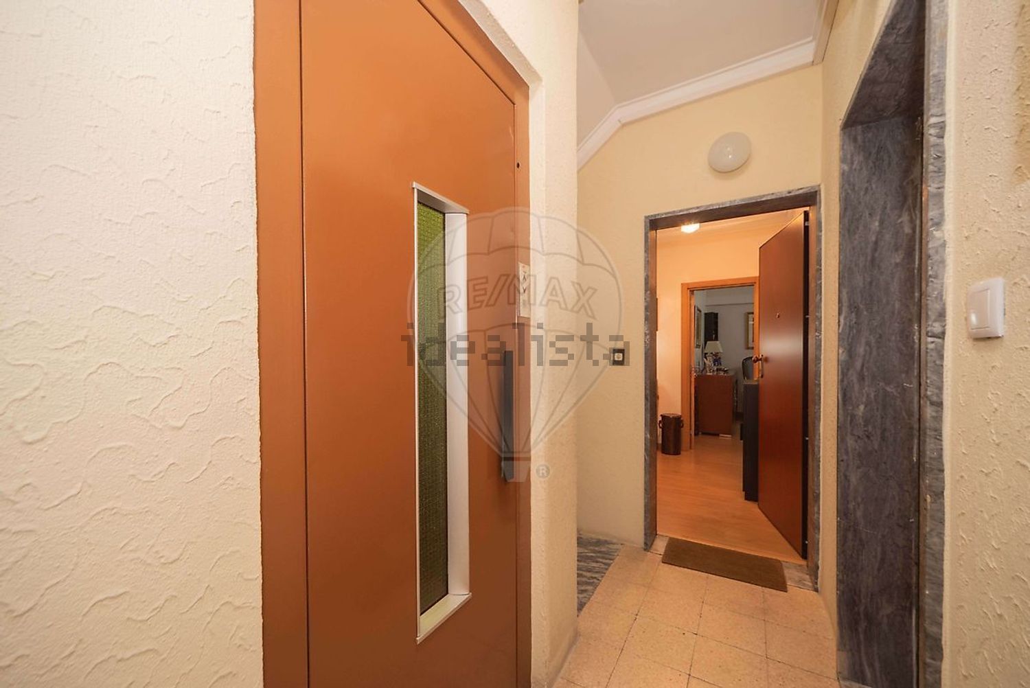 公寓 t2出售在Praça Professor Egas Moniz - 过道