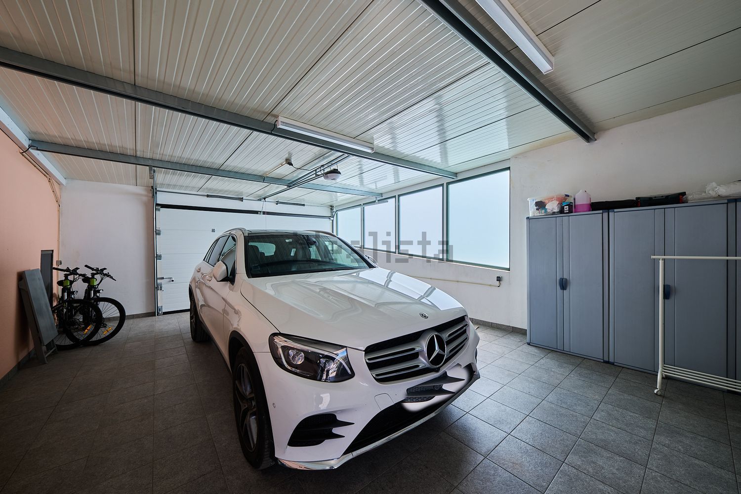 小楼房或独栋别墅出售在Rua da Bica - 停车位