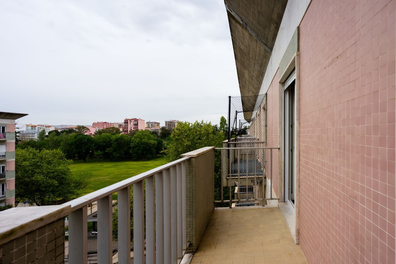 出租公寓 t2在Rua Luís Pastor de Macedo - 阳台