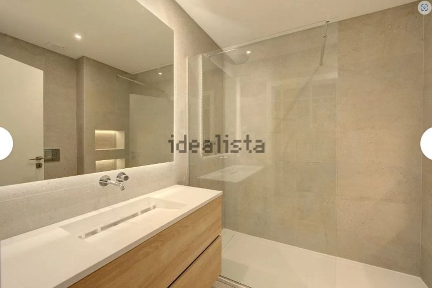 出租公寓 t2在Rua José Travassos, 29 - 卫生间