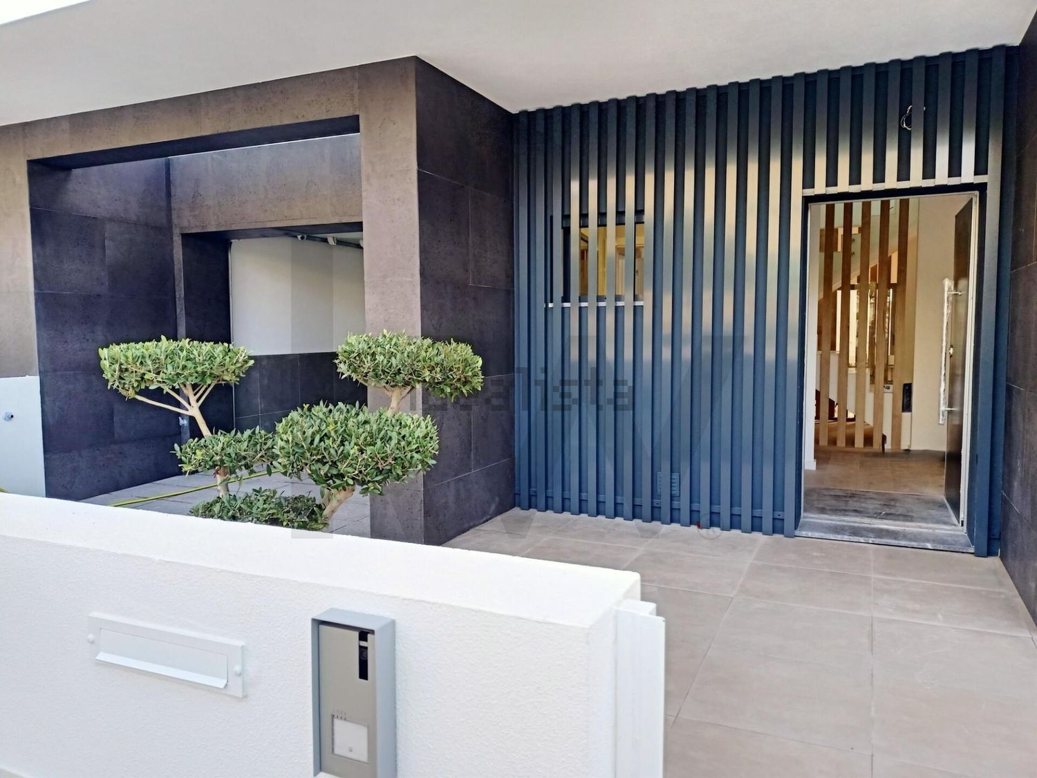 双拼别墅出售在Rua Marechal Craveiro Lopes s/n - 外立面