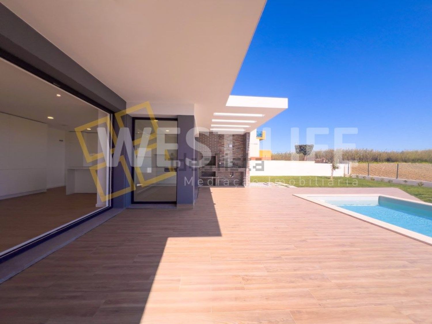 小楼房或独栋别墅出售在São Pedro da Cadeira - 阳台