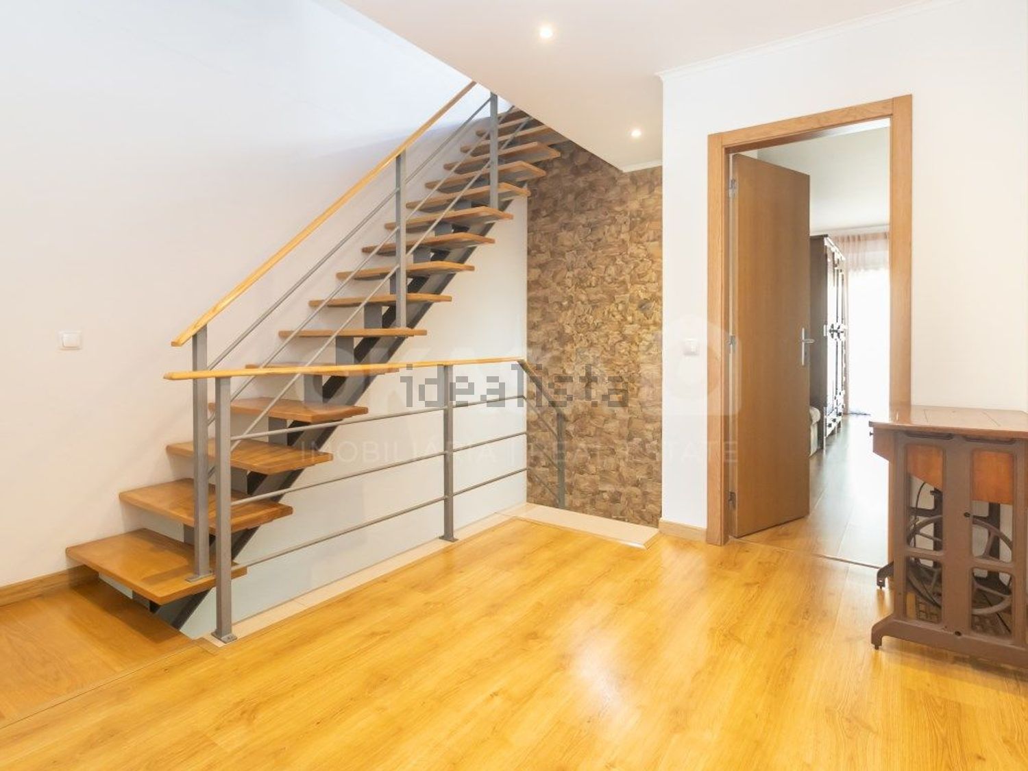 联排别墅出售在Rua Luís de Ataíde - 前厅