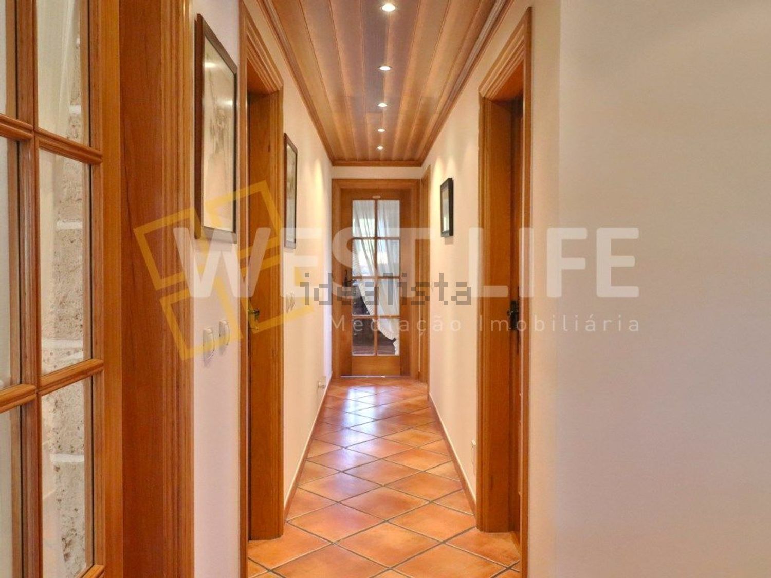 小楼房或独栋别墅出售在Turcifal - 过道