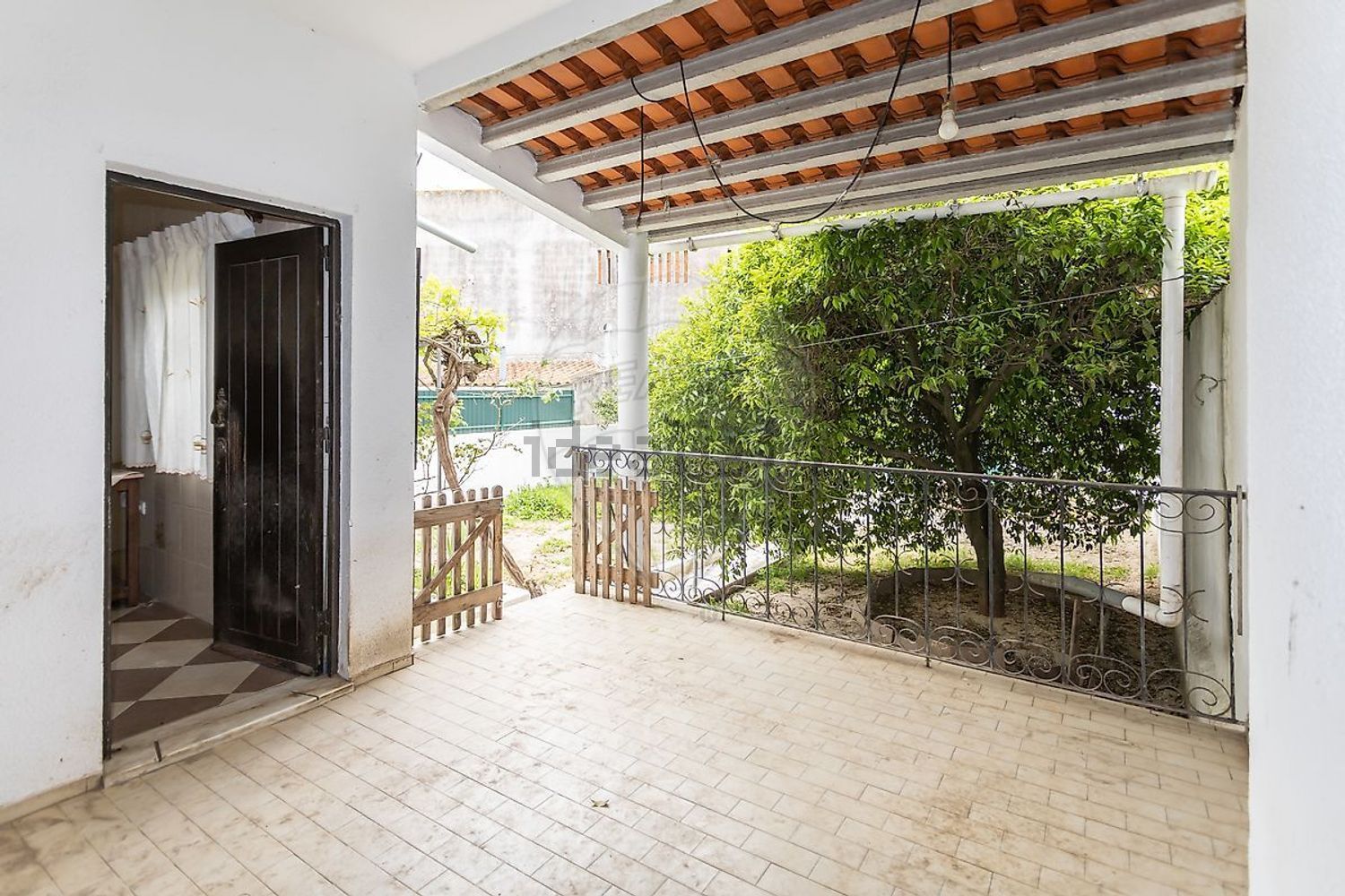 小楼房或独栋别墅出售在Rua José Fontana - 阳台