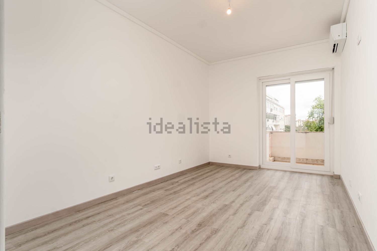 公寓 t3出售在Praça Rainha Santa - 居住