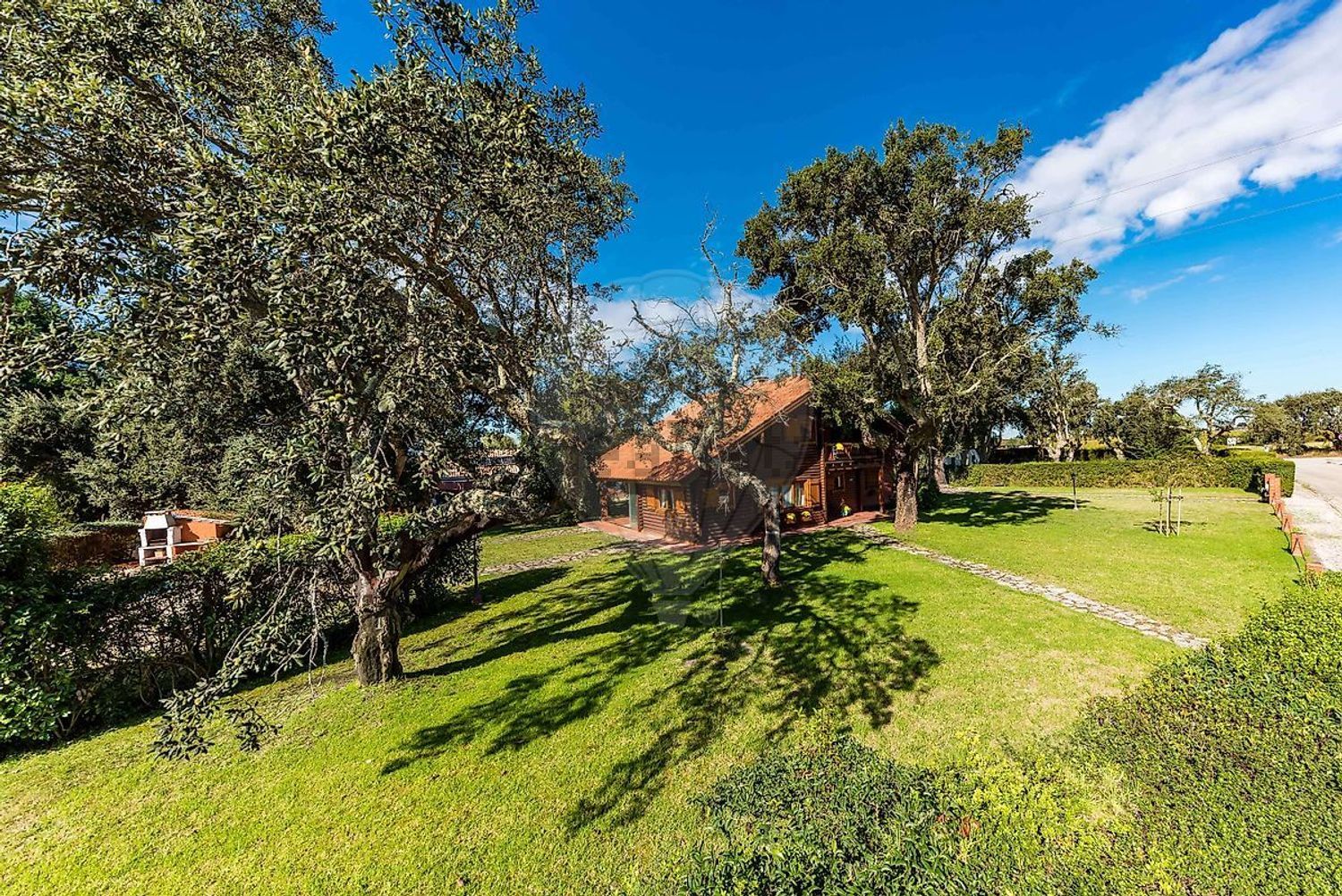 小楼房或独栋别墅出售Ip1 - 花园