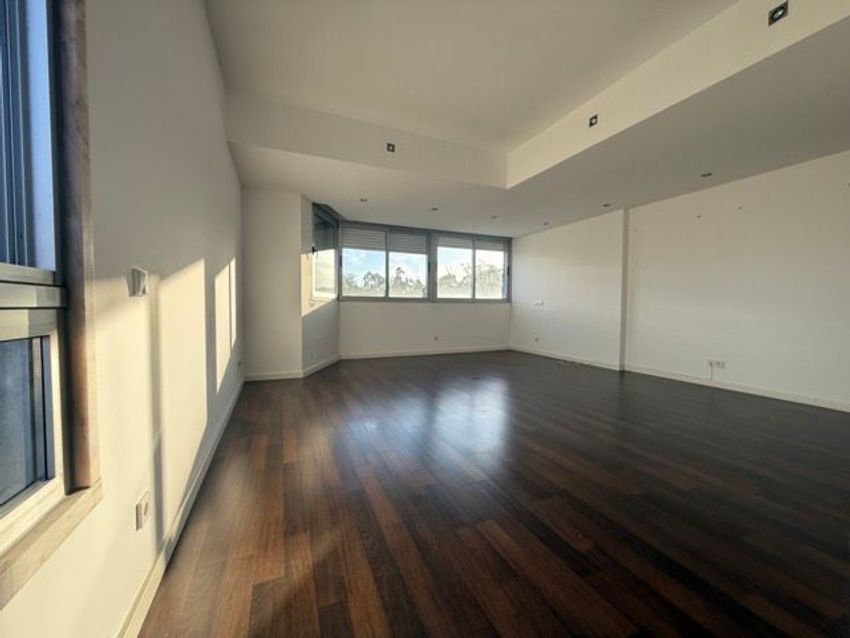 出租公寓 t3在Rua General José Celestino da Silva