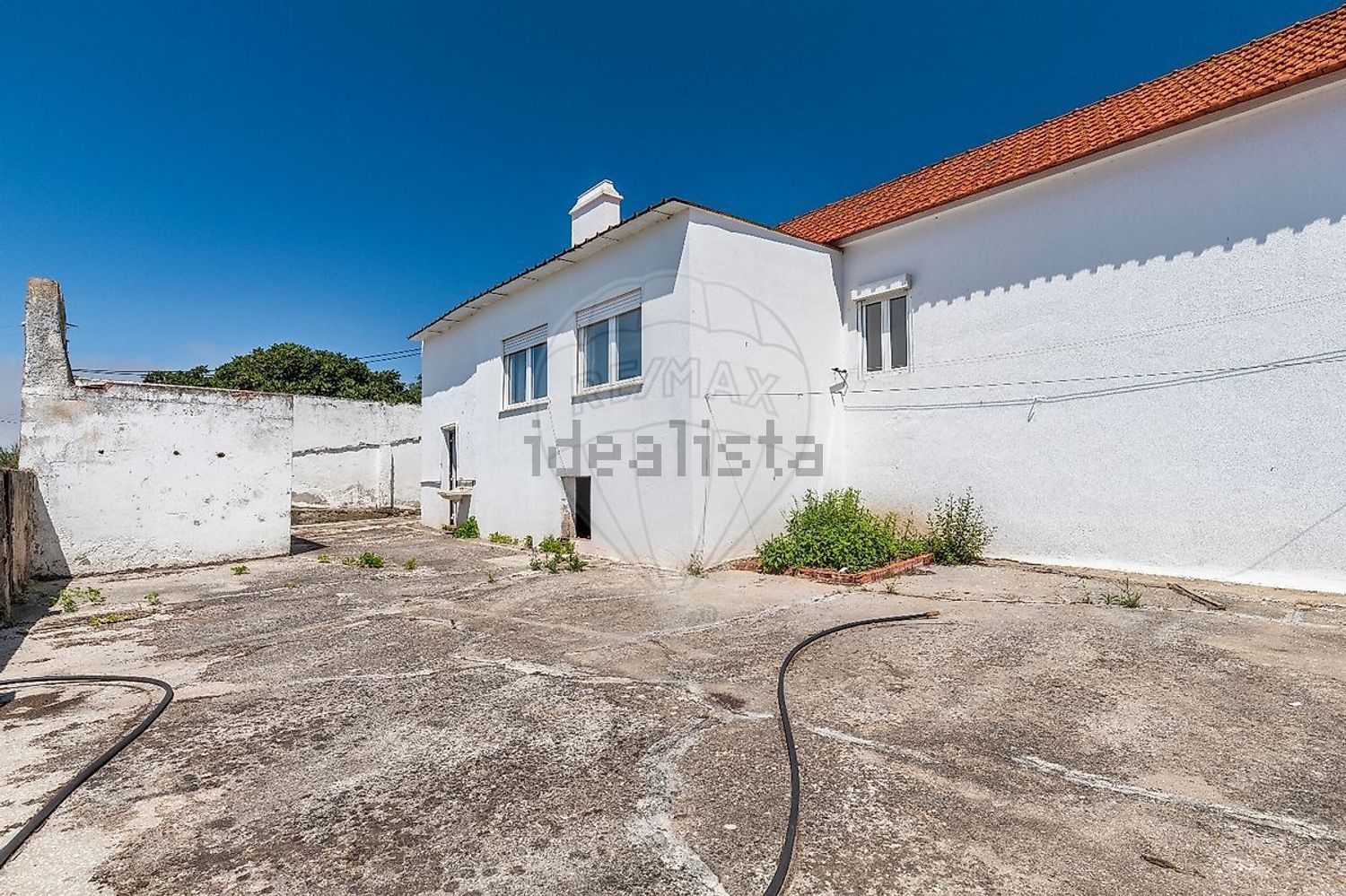 小楼房或独栋别墅出售在Rua da Guerra Peninsular - 外立面