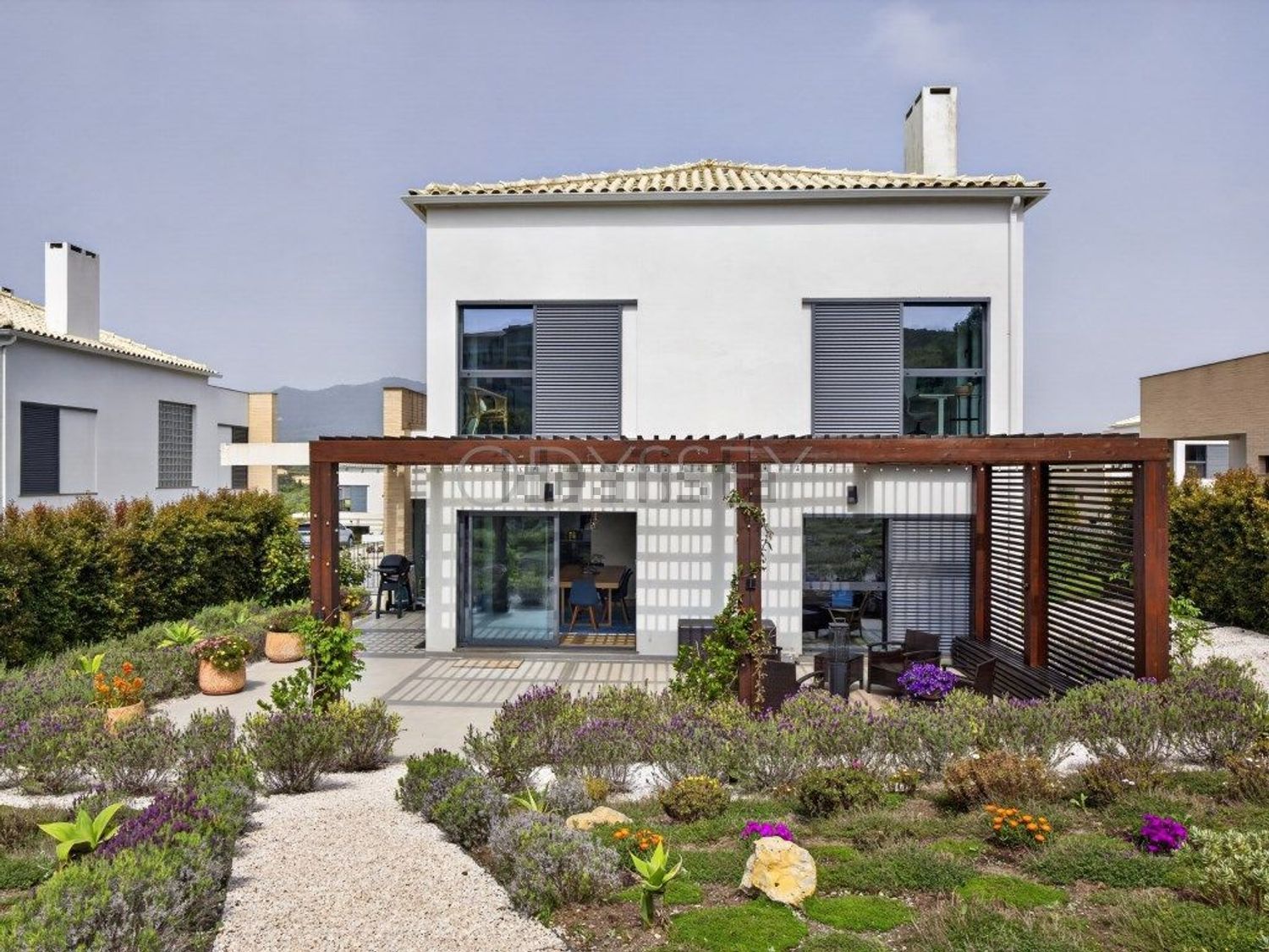 小楼房或独栋别墅出售在Rua da Colina - 花园