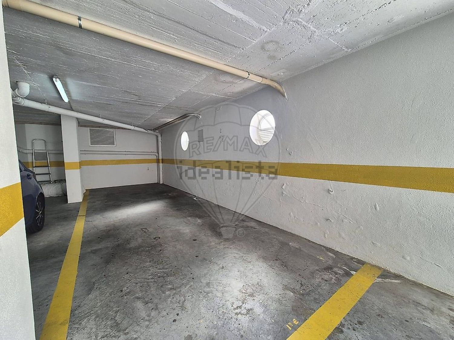 出租公寓 t2在Rua Álvaro Pereira Guedes - 停车位