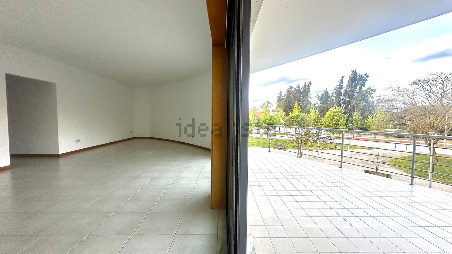 公寓 t4出售在Avenida Natália Correia - 客厅